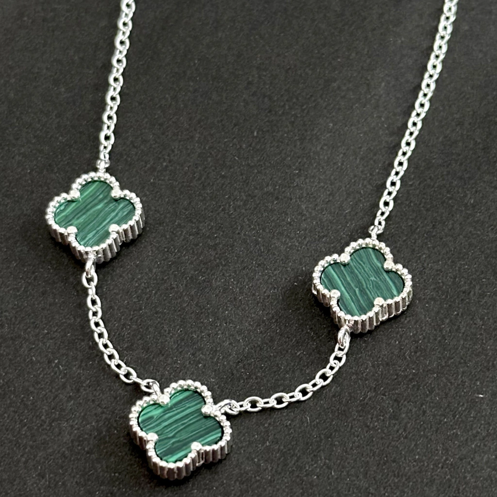 Colar 3 trevos verdes 45 cm. Prata Legítima