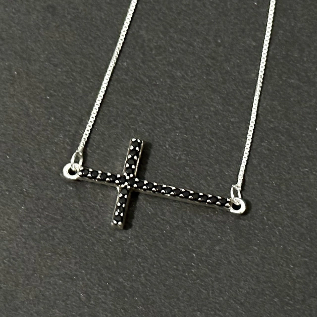 Colar 45 cm. pingente cruz deitada 2 lados - Kalon Joias